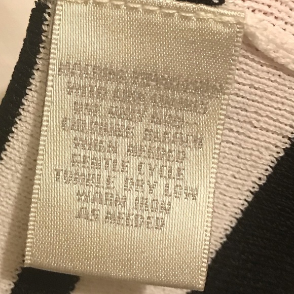 Worthington L B&W stripe sleek V-neck top - Picture 6 of 7